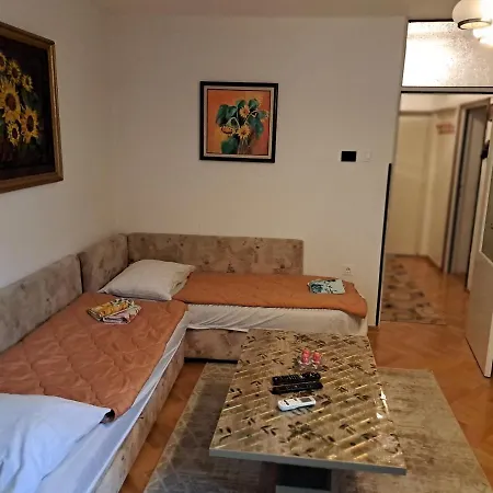 Apartma Apartman *