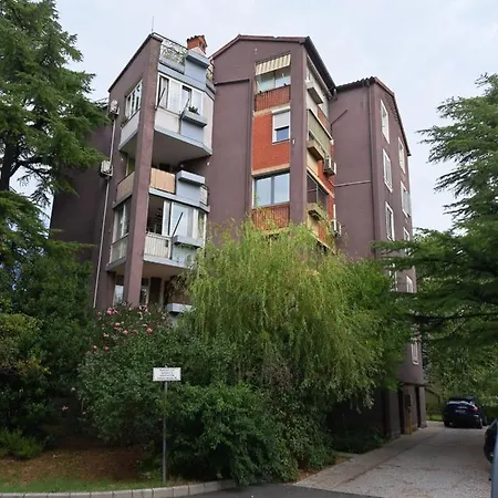 Apartma Apartman *
